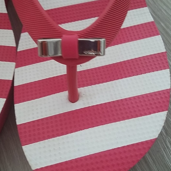 EUC Coach Loralyn Thong - Picture 5 of 8